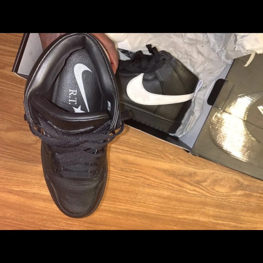 Men’s Nike sneakers